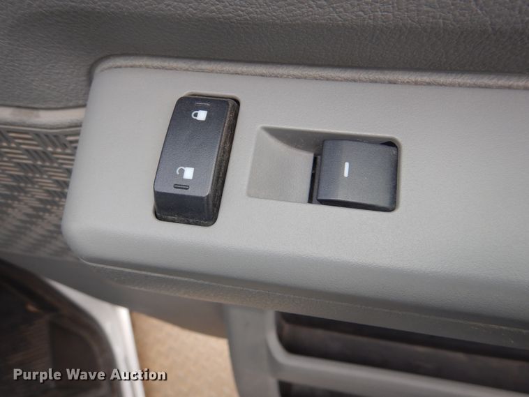 image for item HW9820 2013 Ford E450  shuttle bus