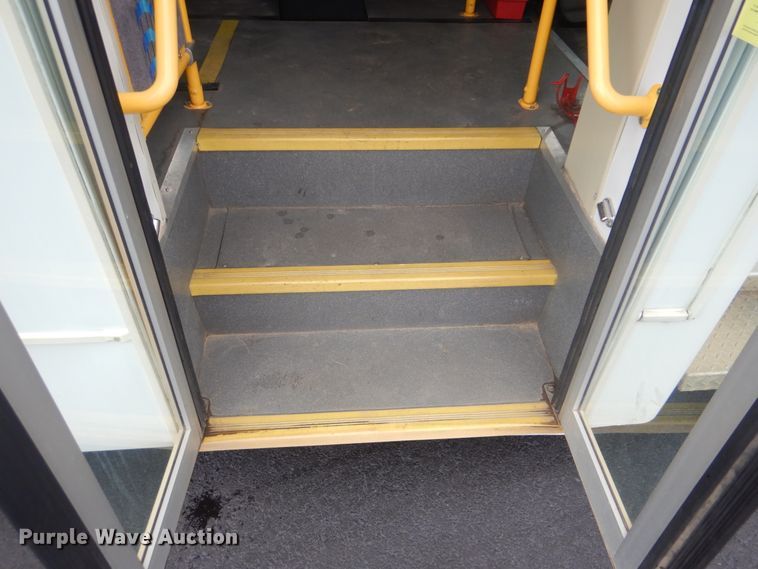 image for item HW9820 2013 Ford E450  shuttle bus