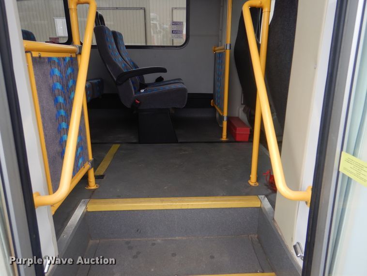 image for item HW9820 2013 Ford E450  shuttle bus