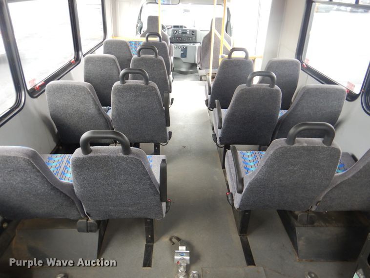 image for item HW9820 2013 Ford E450  shuttle bus