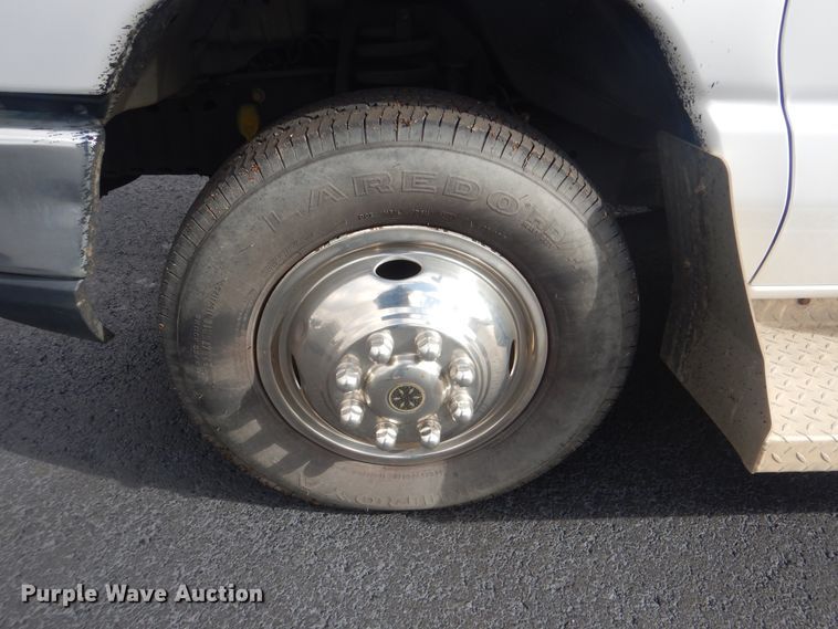 image for item HW9820 2013 Ford E450  shuttle bus