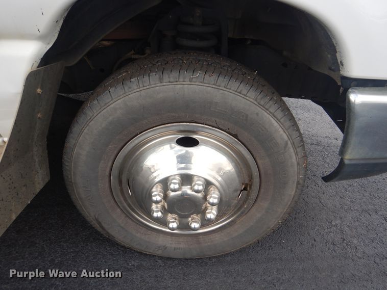 image for item HW9820 2013 Ford E450  shuttle bus