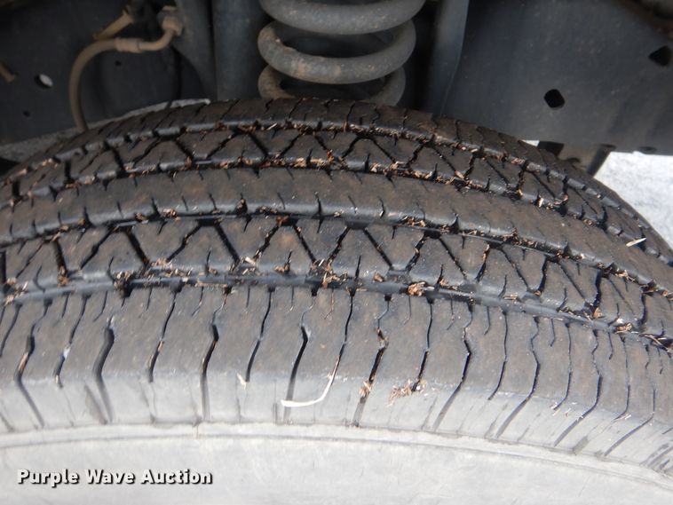 image for item HW9820 2013 Ford E450  shuttle bus