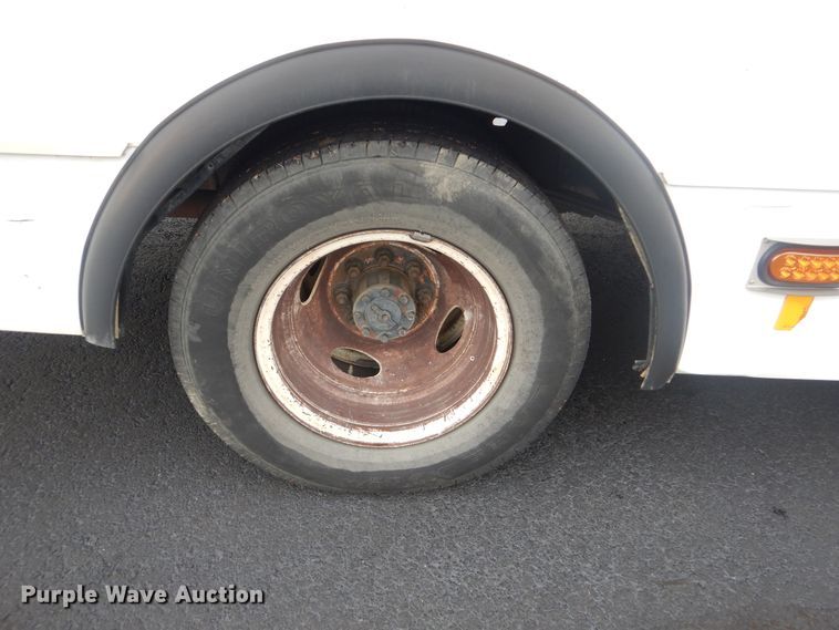 image for item HW9820 2013 Ford E450  shuttle bus