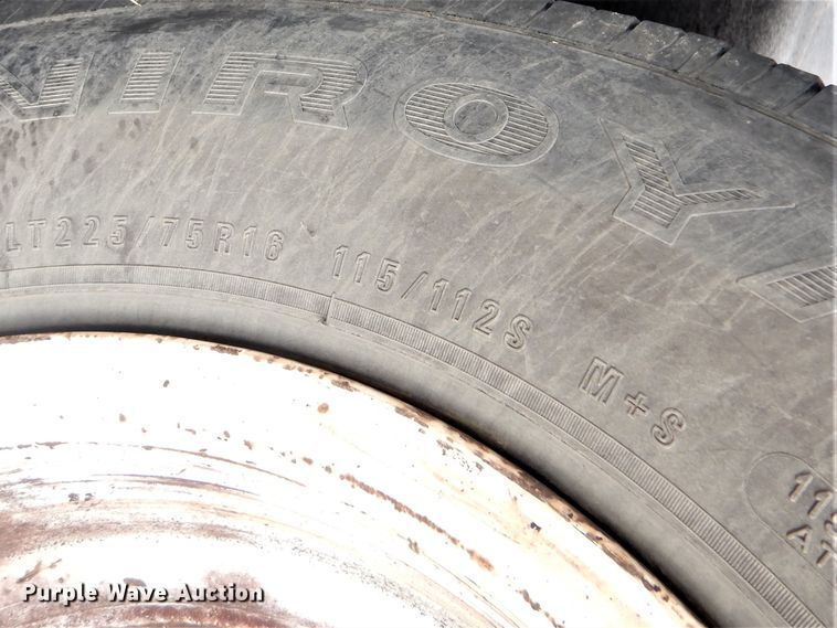 image for item HW9820 2013 Ford E450  shuttle bus