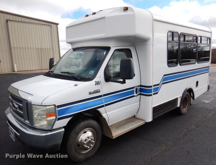 image for item HW9821 2008 Ford E350  shuttle bus