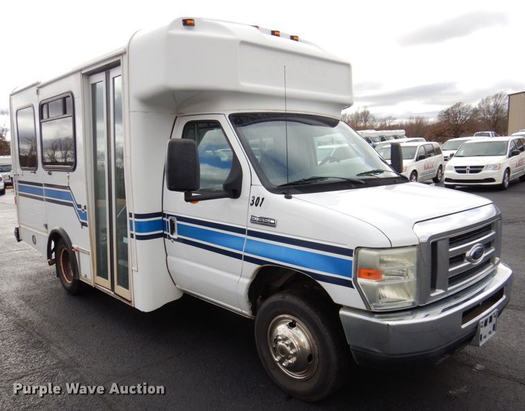image for item HW9821 2008 Ford E350  shuttle bus