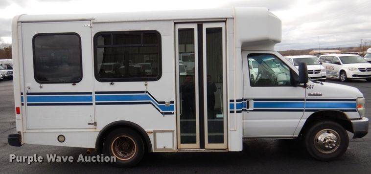 image for item HW9821 2008 Ford E350  shuttle bus