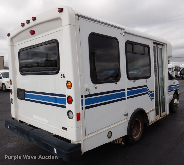 image for item HW9821 2008 Ford E350  shuttle bus