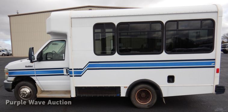 image for item HW9821 2008 Ford E350  shuttle bus