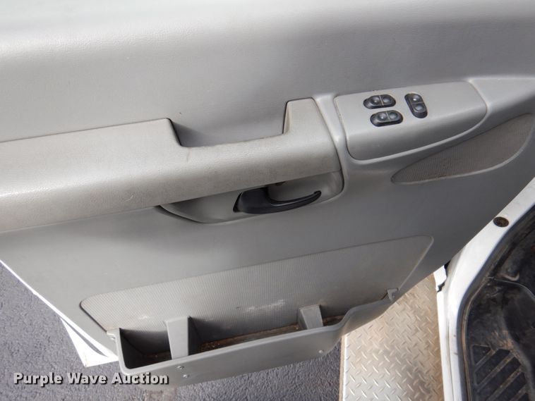 image for item HW9821 2008 Ford E350  shuttle bus