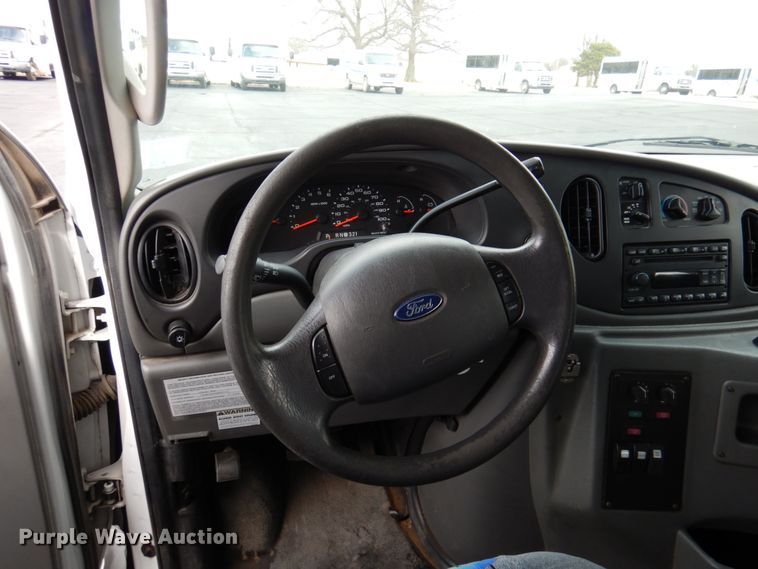 image for item HW9821 2008 Ford E350  shuttle bus