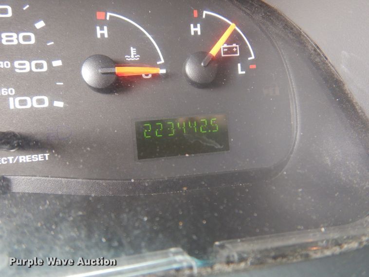 image for item HW9821 2008 Ford E350  shuttle bus