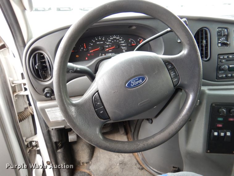 image for item HW9821 2008 Ford E350  shuttle bus