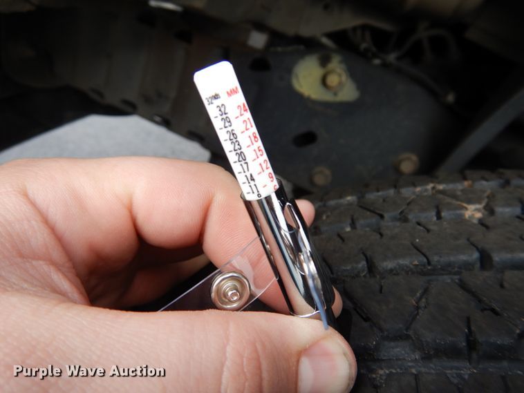 image for item HW9821 2008 Ford E350  shuttle bus