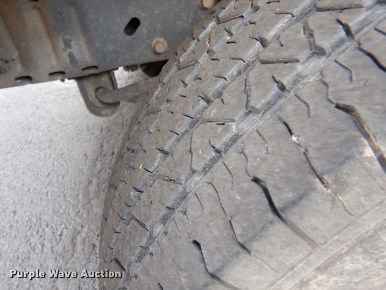 image for item HW9821 2008 Ford E350  shuttle bus