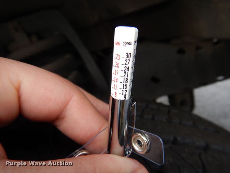 image for item HW9821 2008 Ford E350  shuttle bus