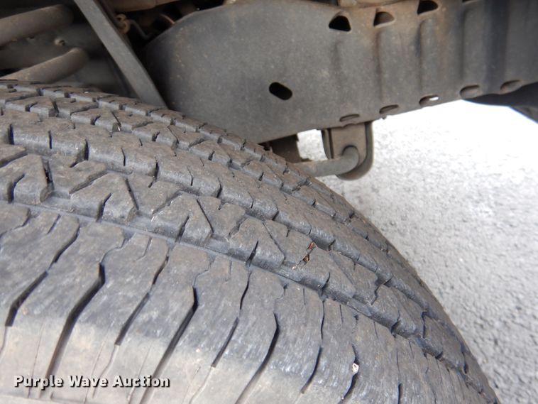 image for item HW9821 2008 Ford E350  shuttle bus