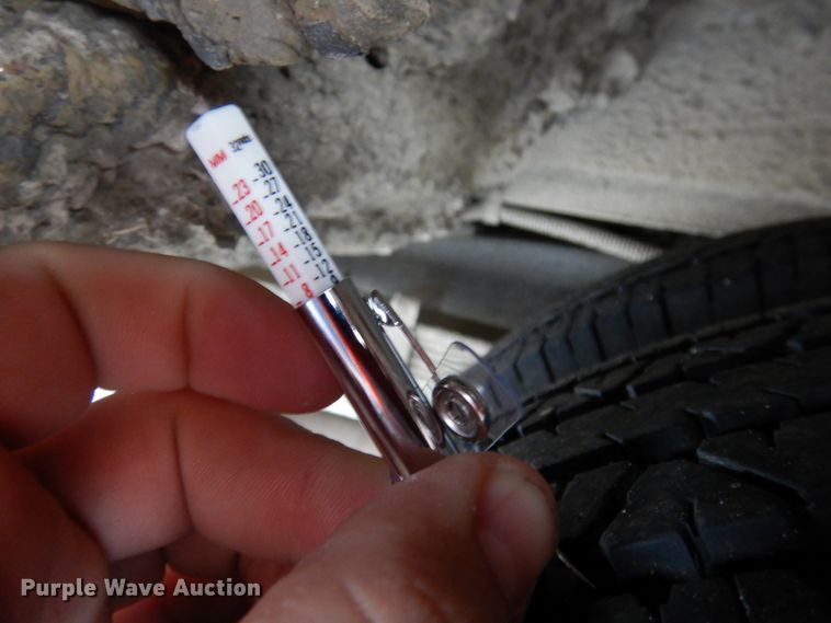 image for item HW9821 2008 Ford E350  shuttle bus