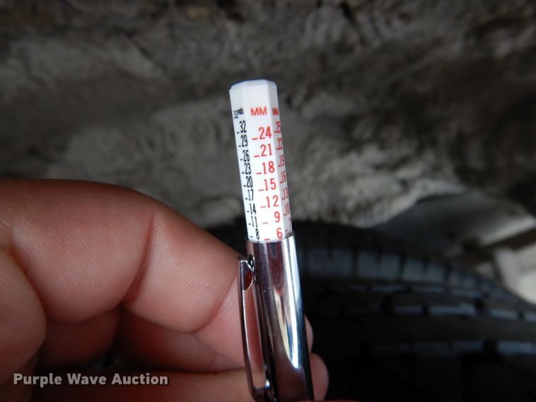 image for item HW9821 2008 Ford E350  shuttle bus