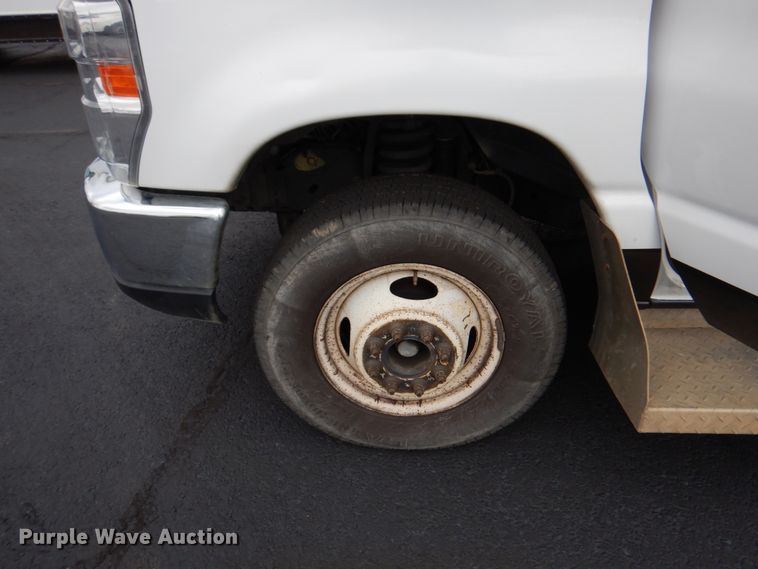 image for item HW9821 2008 Ford E350  shuttle bus