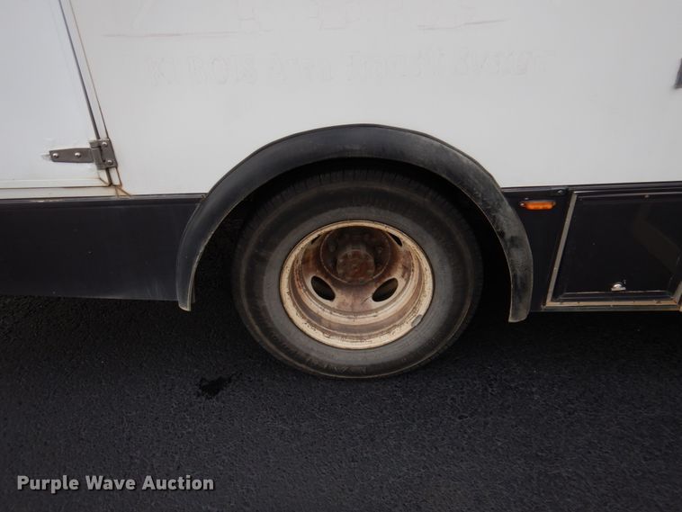 image for item HW9821 2008 Ford E350  shuttle bus