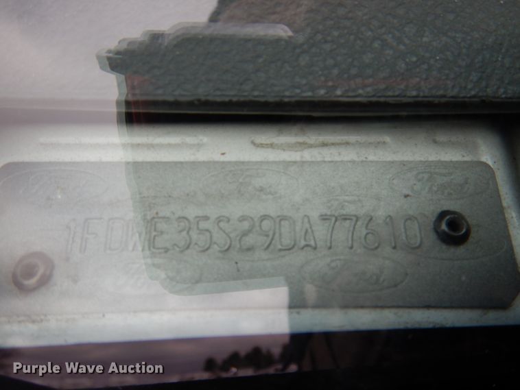 image for item HW9821 2008 Ford E350  shuttle bus