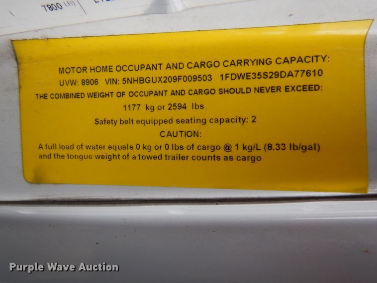 image for item HW9821 2008 Ford E350  shuttle bus