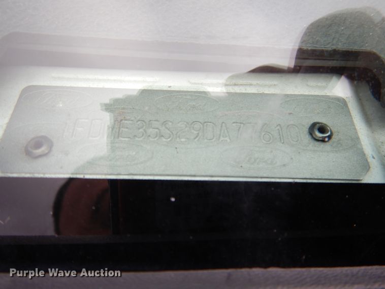 image for item HW9821 2008 Ford E350  shuttle bus