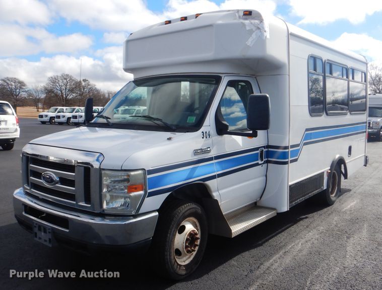 image for item HW9822 2008 Ford E350  shuttle bus