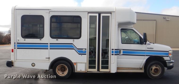 image for item HW9822 2008 Ford E350  shuttle bus