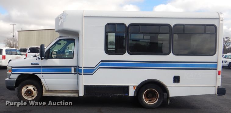 image for item HW9822 2008 Ford E350  shuttle bus