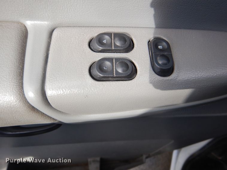 image for item HW9822 2008 Ford E350  shuttle bus