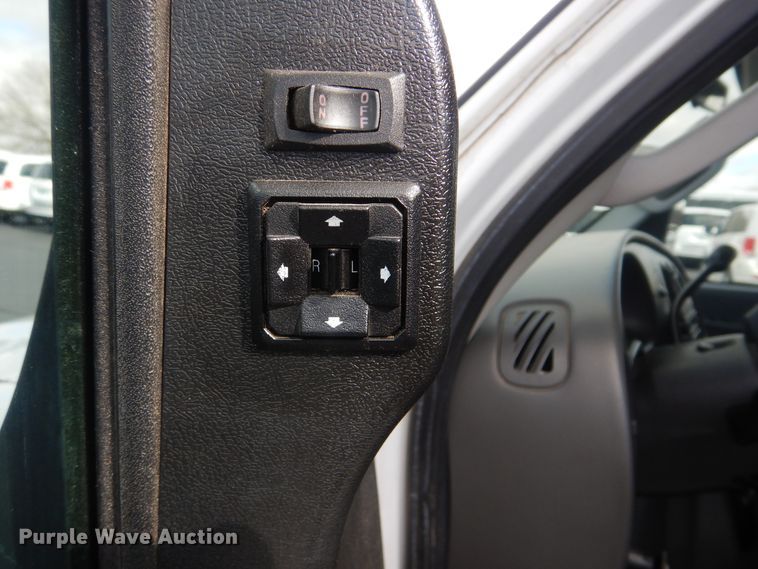 image for item HW9822 2008 Ford E350  shuttle bus