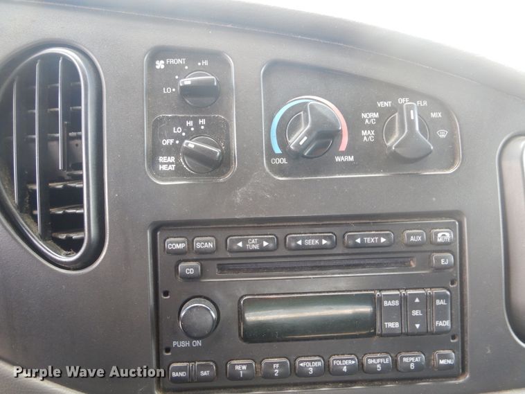 image for item HW9822 2008 Ford E350  shuttle bus