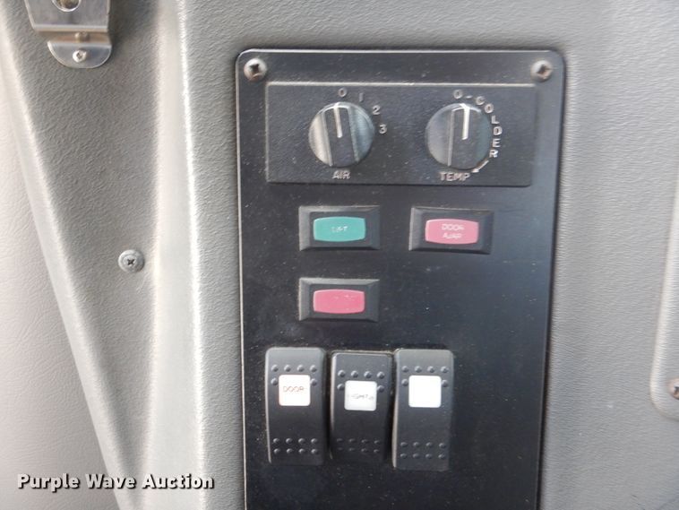 image for item HW9822 2008 Ford E350  shuttle bus