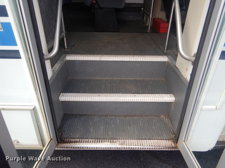 image for item HW9822 2008 Ford E350  shuttle bus