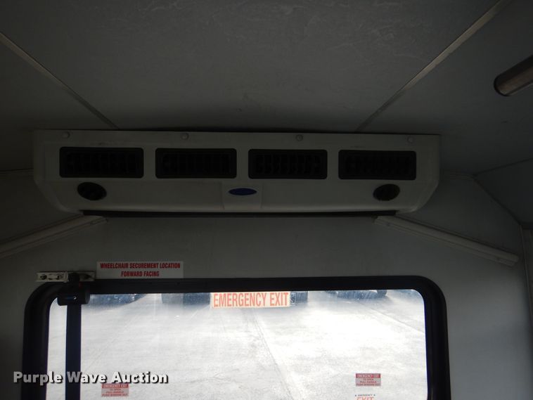 image for item HW9822 2008 Ford E350  shuttle bus