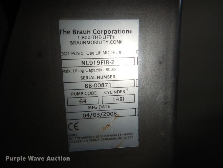 image for item HW9822 2008 Ford E350  shuttle bus