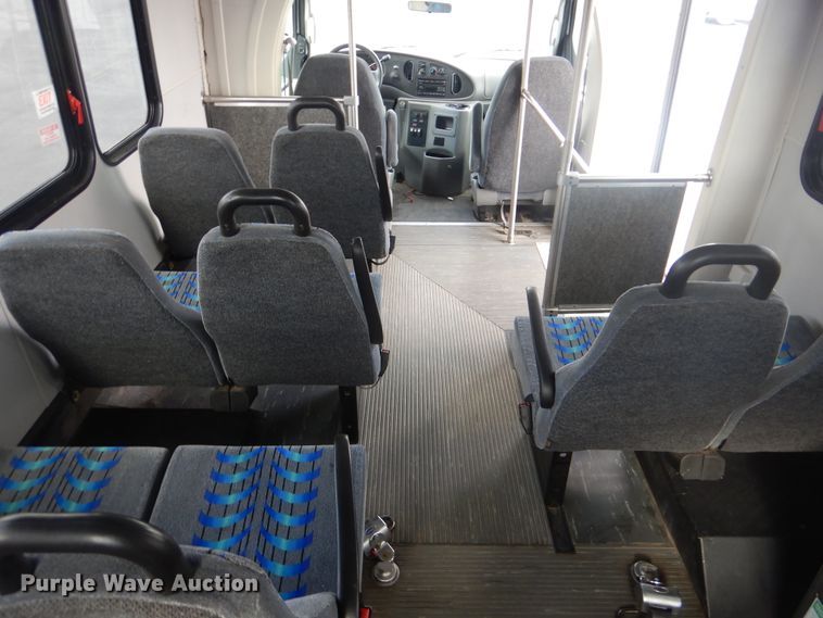 image for item HW9822 2008 Ford E350  shuttle bus