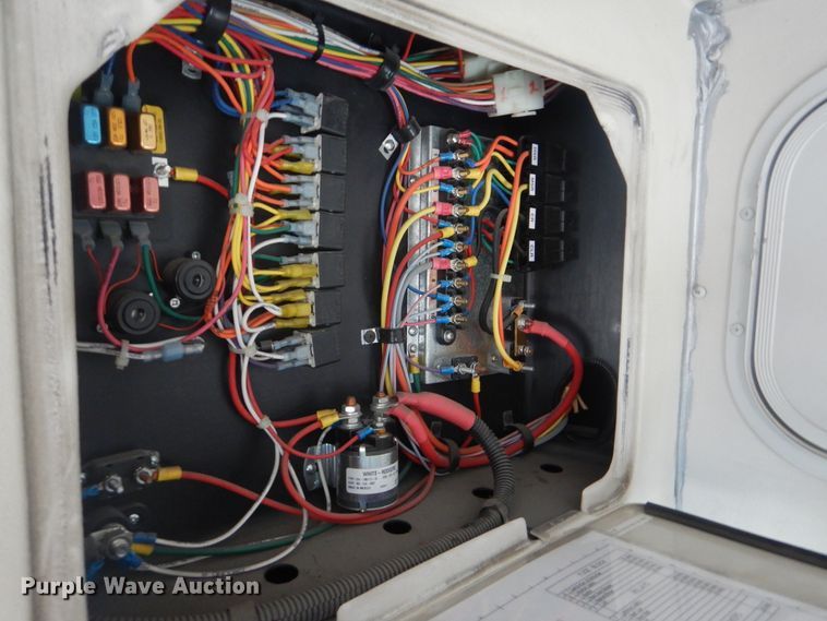 image for item HW9822 2008 Ford E350  shuttle bus