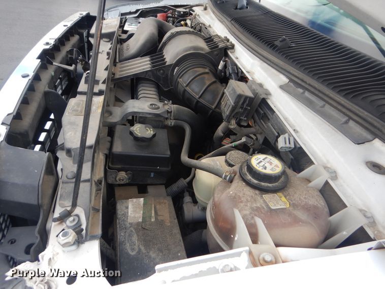 image for item HW9822 2008 Ford E350  shuttle bus