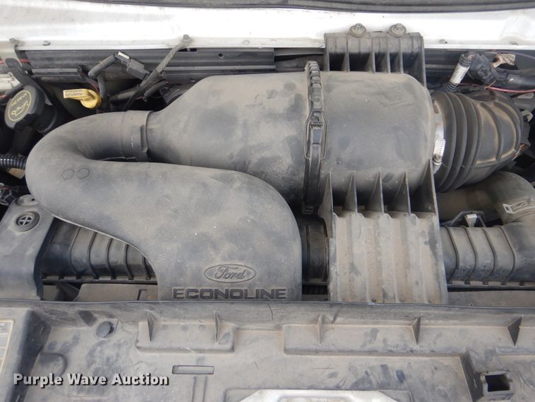 image for item HW9822 2008 Ford E350  shuttle bus