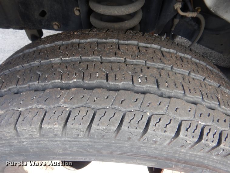 image for item HW9822 2008 Ford E350  shuttle bus