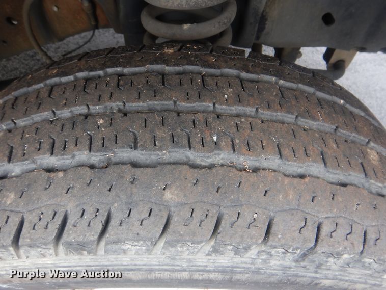 image for item HW9822 2008 Ford E350  shuttle bus