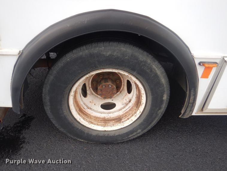 image for item HW9822 2008 Ford E350  shuttle bus