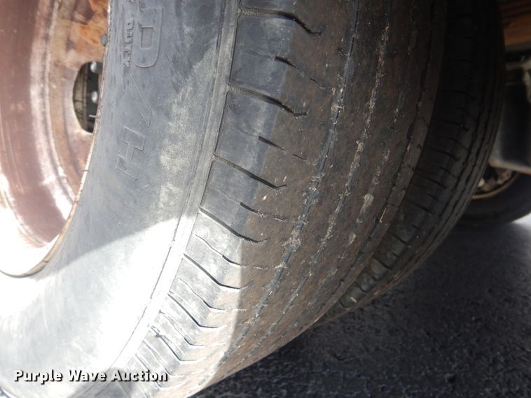 image for item HW9822 2008 Ford E350  shuttle bus