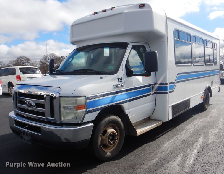 image for item HW9823 2009 Ford E450  shuttle bus