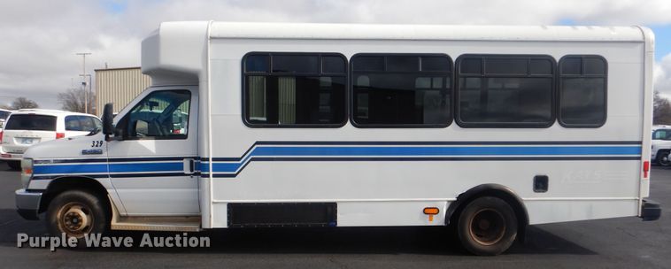 image for item HW9823 2009 Ford E450  shuttle bus