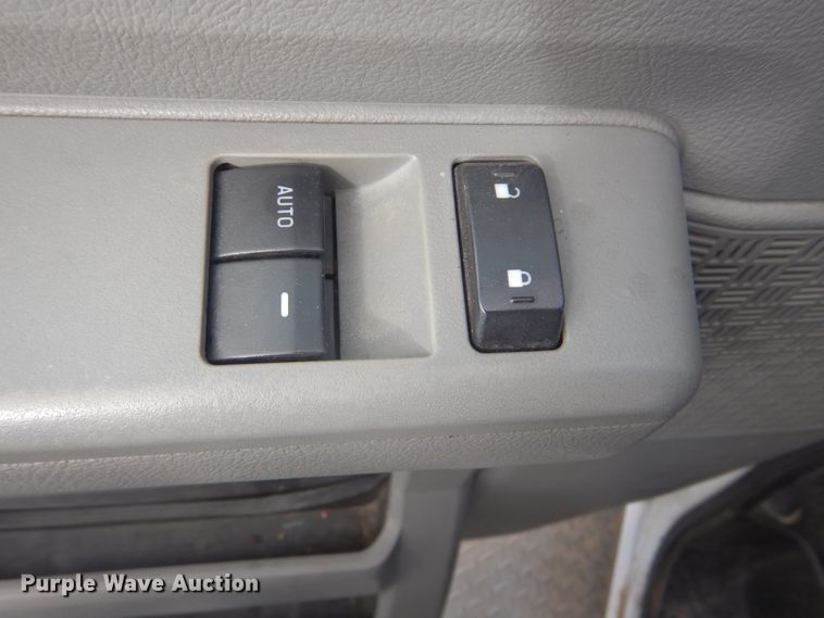 image for item HW9823 2009 Ford E450  shuttle bus